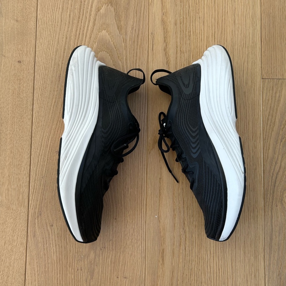 APL streamline running shoe in size 9
